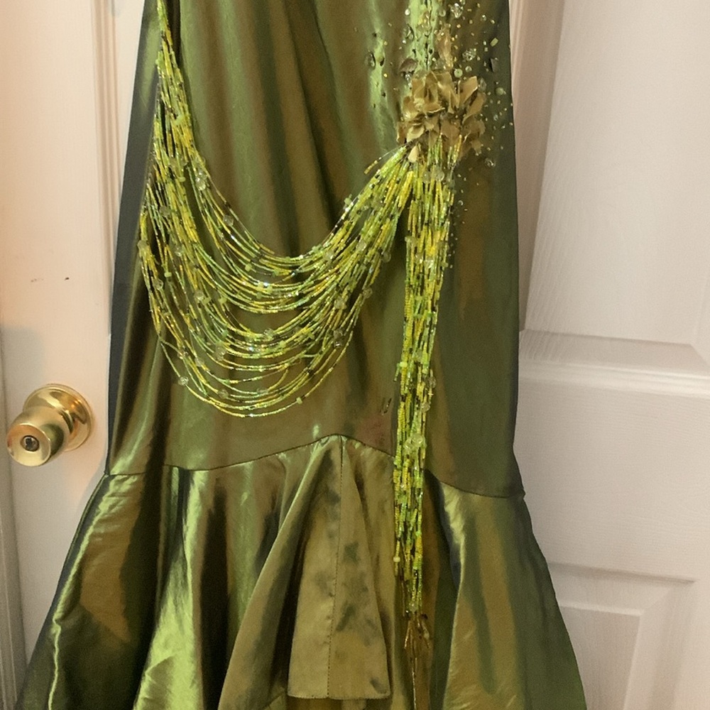 Beautiful dress backless with sequence in the top with small jacket - Picture 4 of 10